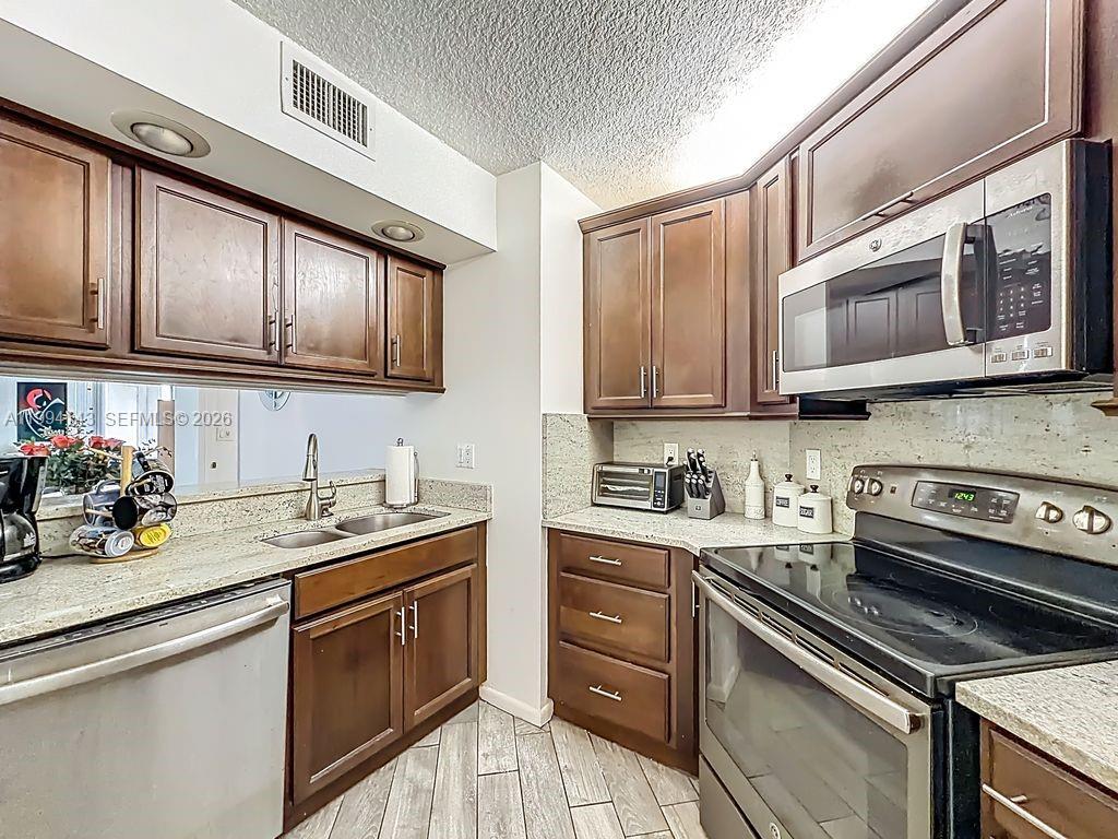 PLANTATION RACQUET CLUB - Residential