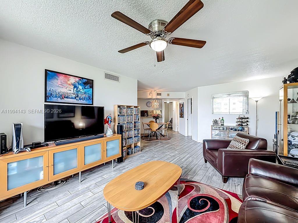 PLANTATION RACQUET CLUB - Residential