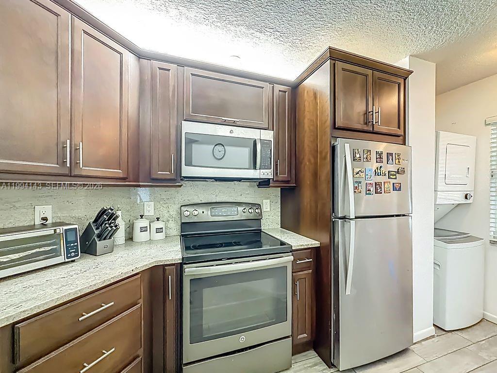 PLANTATION RACQUET CLUB - Residential