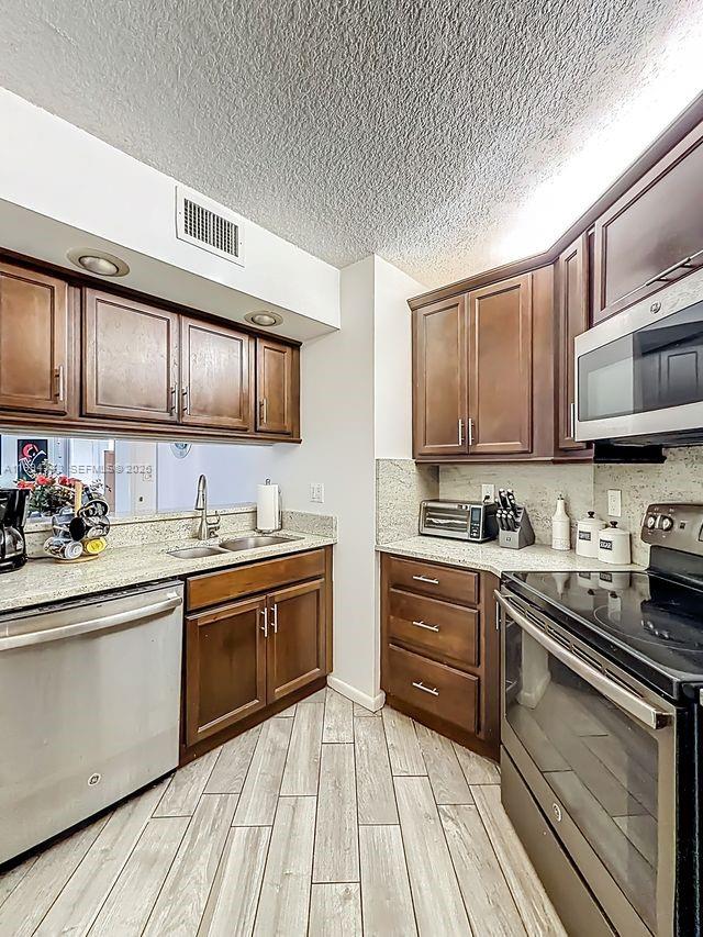 PLANTATION RACQUET CLUB - Residential