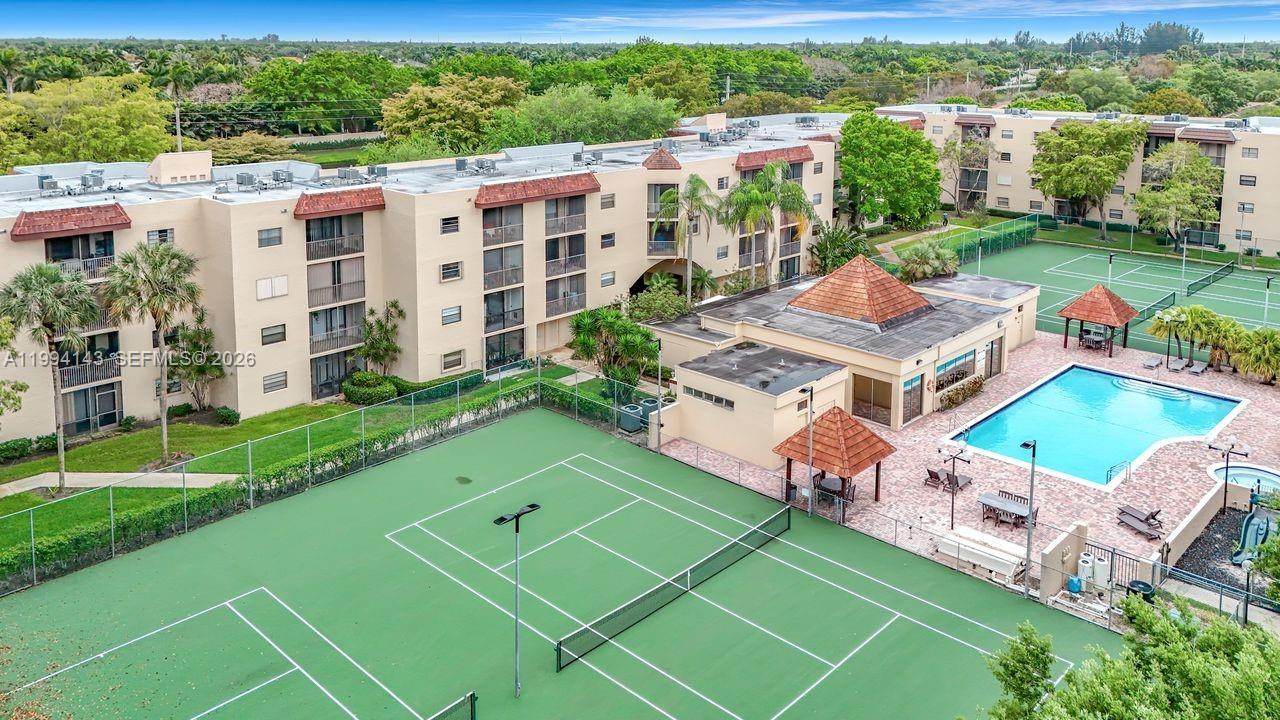 PLANTATION RACQUET CLUB - Residential