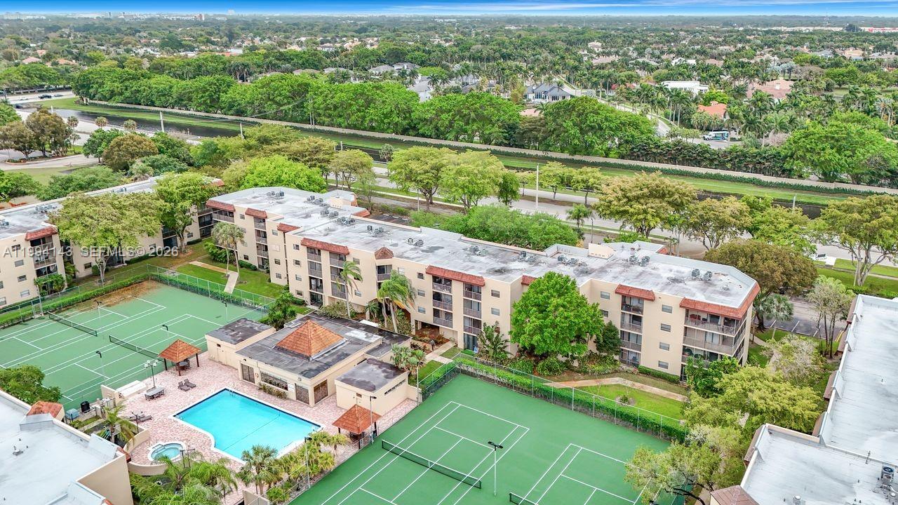 PLANTATION RACQUET CLUB - Residential
