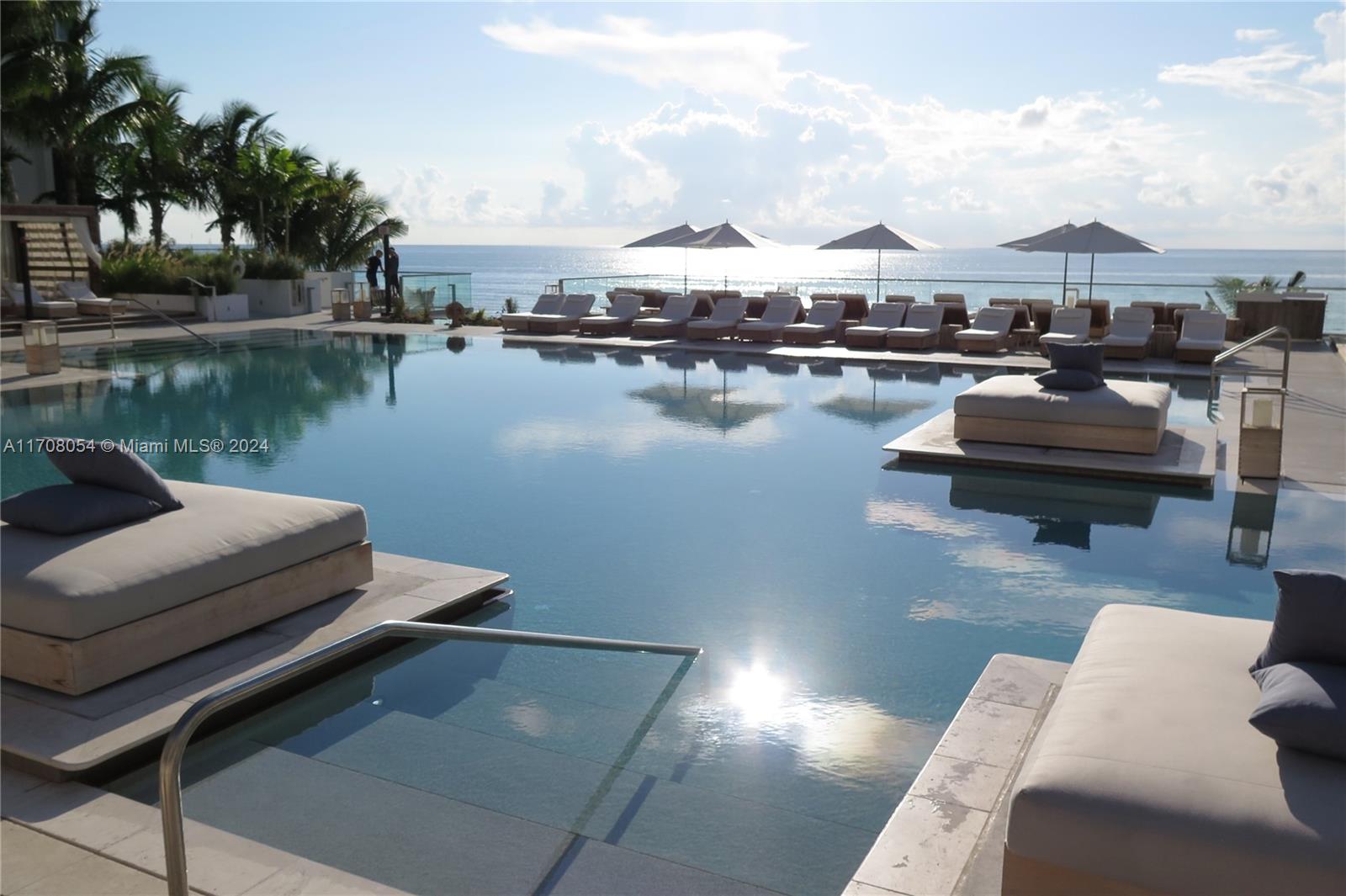 RONEY PALACE CONDO - Residential