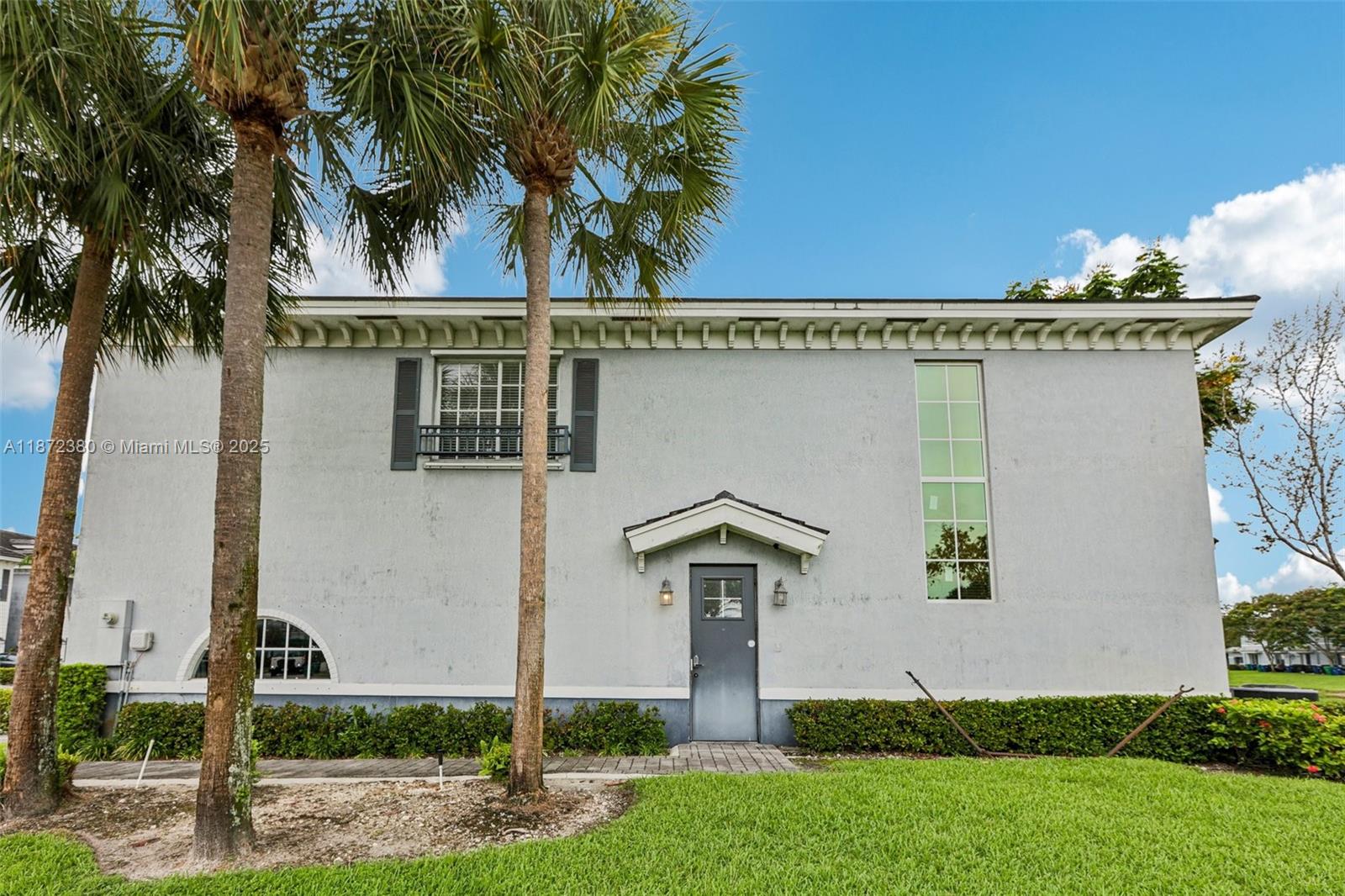 Beautiful 3-bedroom, 2-bathroom townhouse with 1,360 sq. ft. of living space and a smart two-story layout. Built in 2014, this home features an open floor plan with tile flooring, a one-car garage with paver driveway, and a durable tile roof.
Enjoy stunning water views right from your backyard perfect for peaceful mornings and relaxing evenings. Move-in ready and located in a desirable community, this townhouse won’t last long. Schedule your showing today!