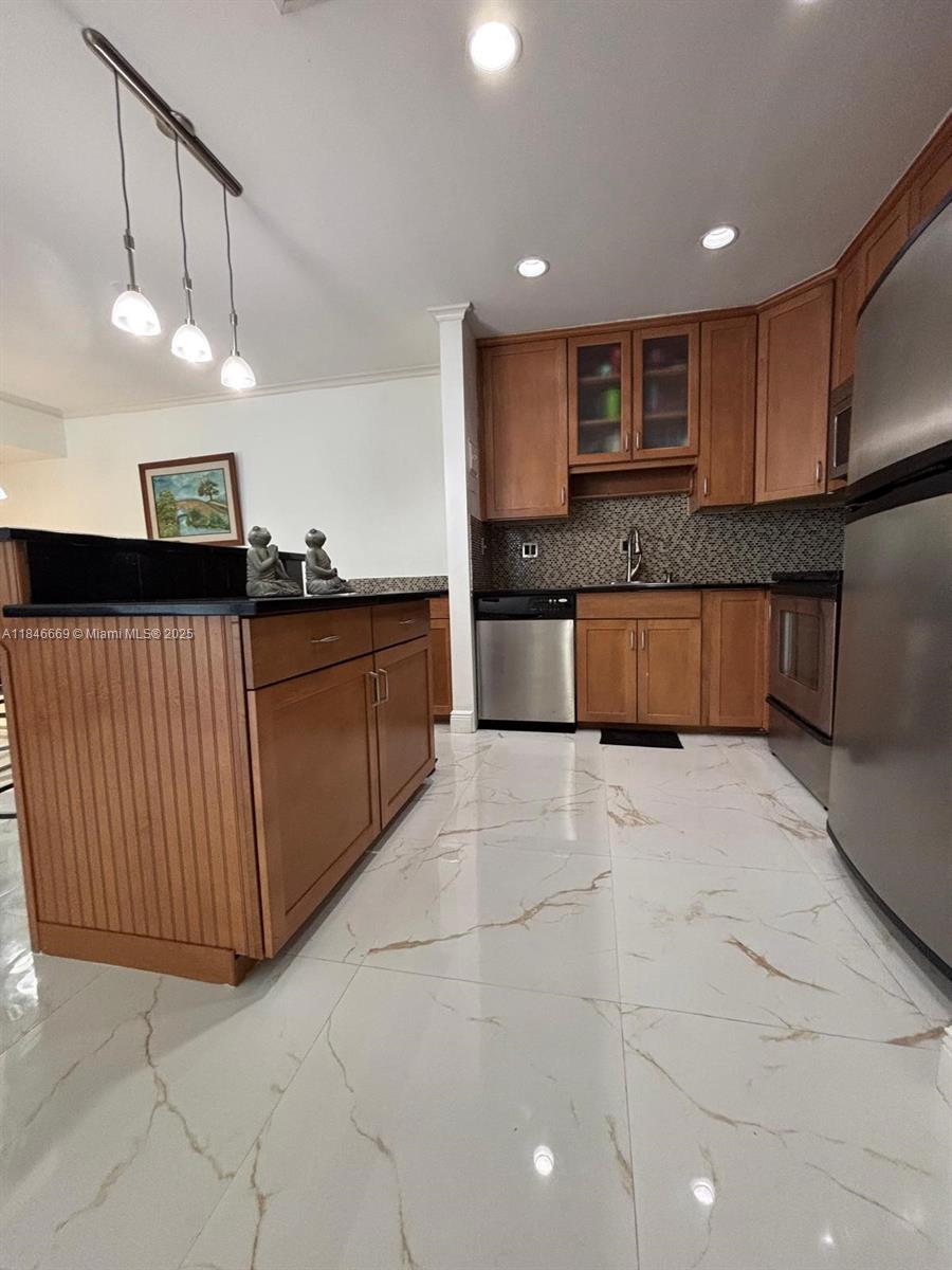 160 Cypress Club Dr 608