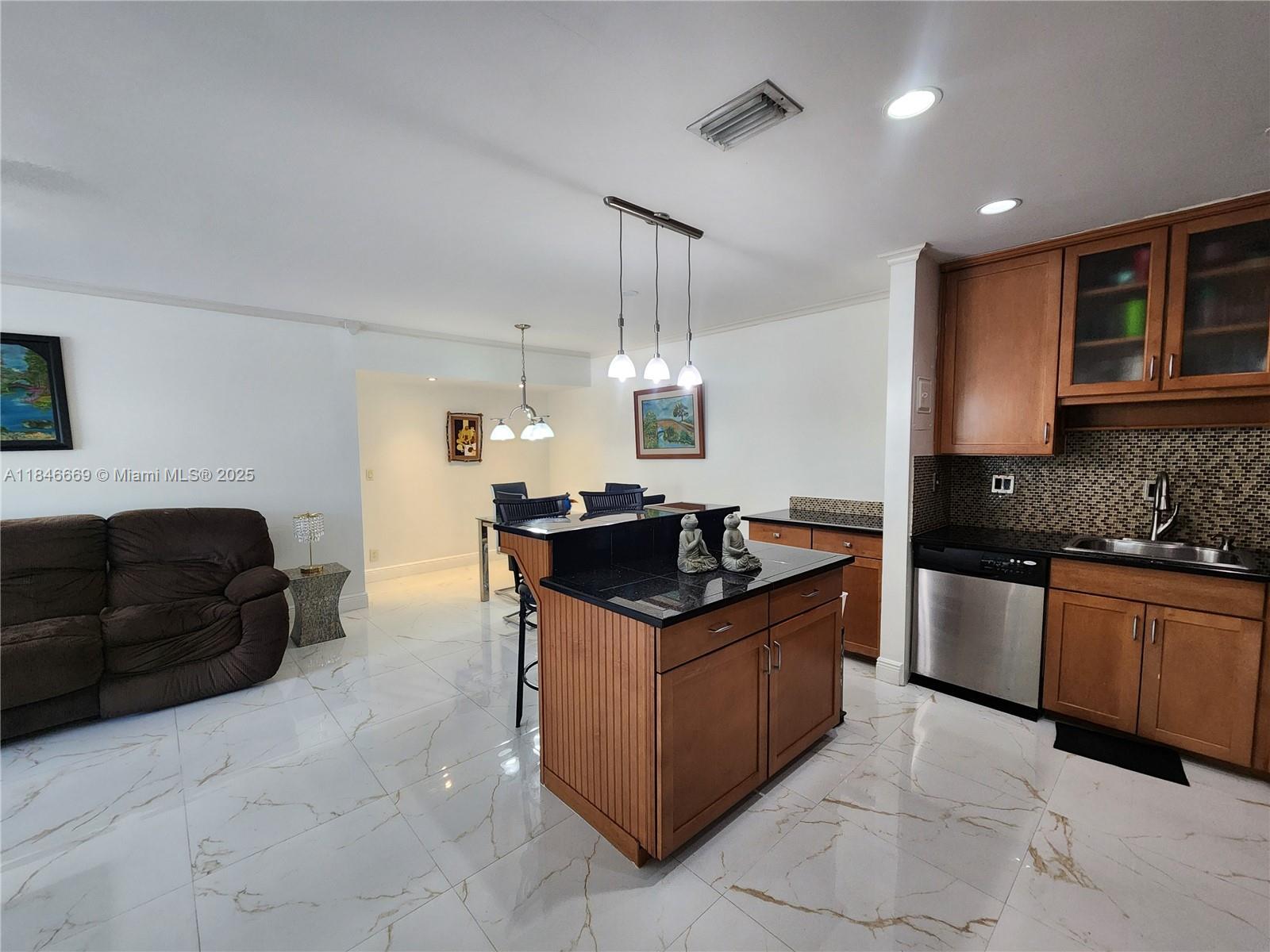 160 Cypress Club Dr 608