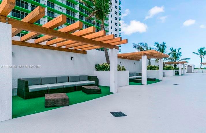 1750 N Bayshore Dr 1104