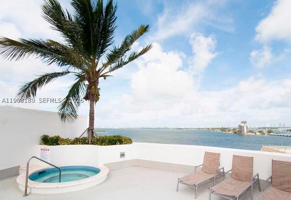 1750 N Bayshore Dr 1104