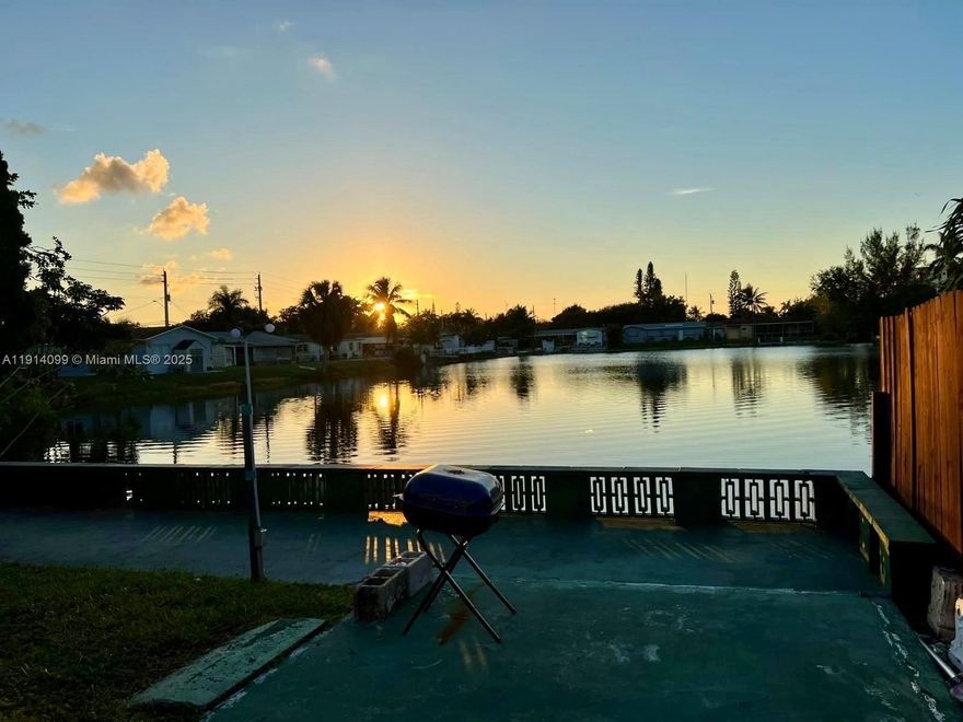 3BR / 2BA  in SW Hallandale Beautiful duplex with new kitchen, impact windows and door, and lake views, just minutes from the beach and I-95. Includes washer and dryer in the unit, central AC, and parking. This pet-friendly home is easy to show with fast approval, making it move-in ready!