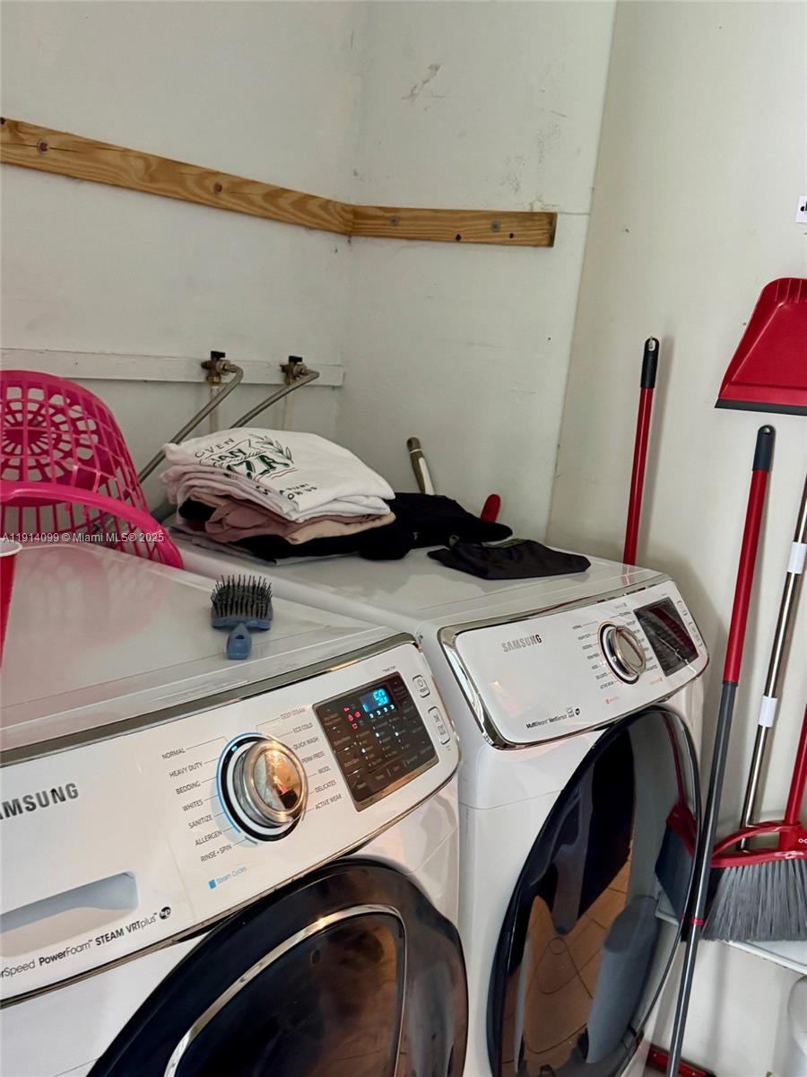 LAKESIDE ESTATES NO 2 - Residential Lease