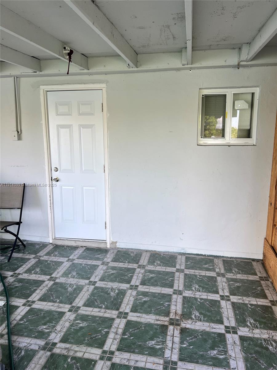 LAKESIDE ESTATES NO 2 - Residential Lease