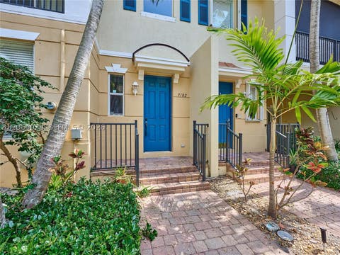 Photo of 3182 N Greenleaf Cir, Boynton Beach, FL 33426 (MLS # A12064034)