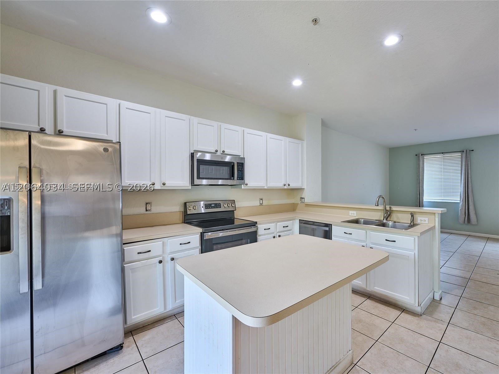 3182 N Greenleaf Cir