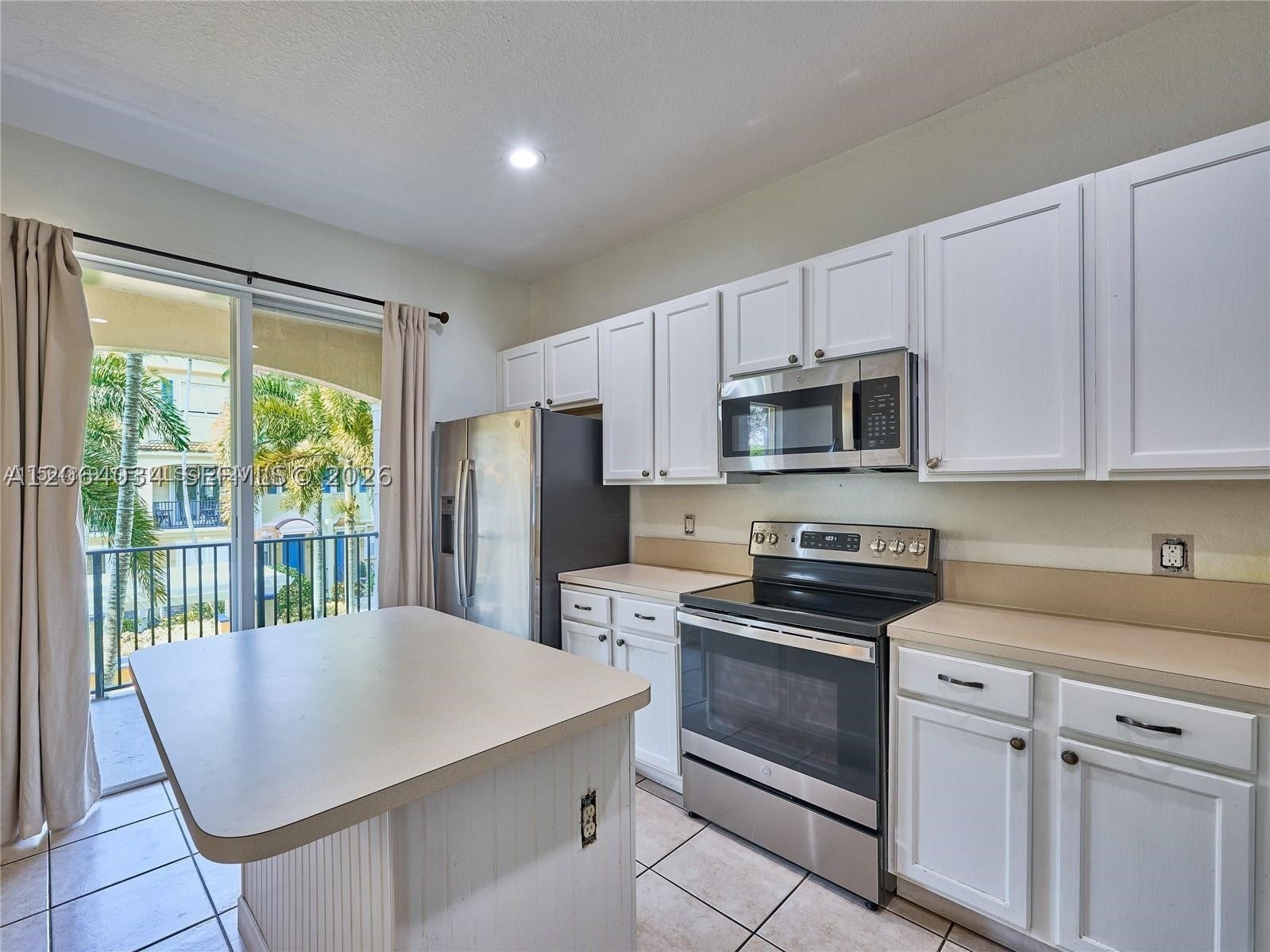 3182 N Greenleaf Cir