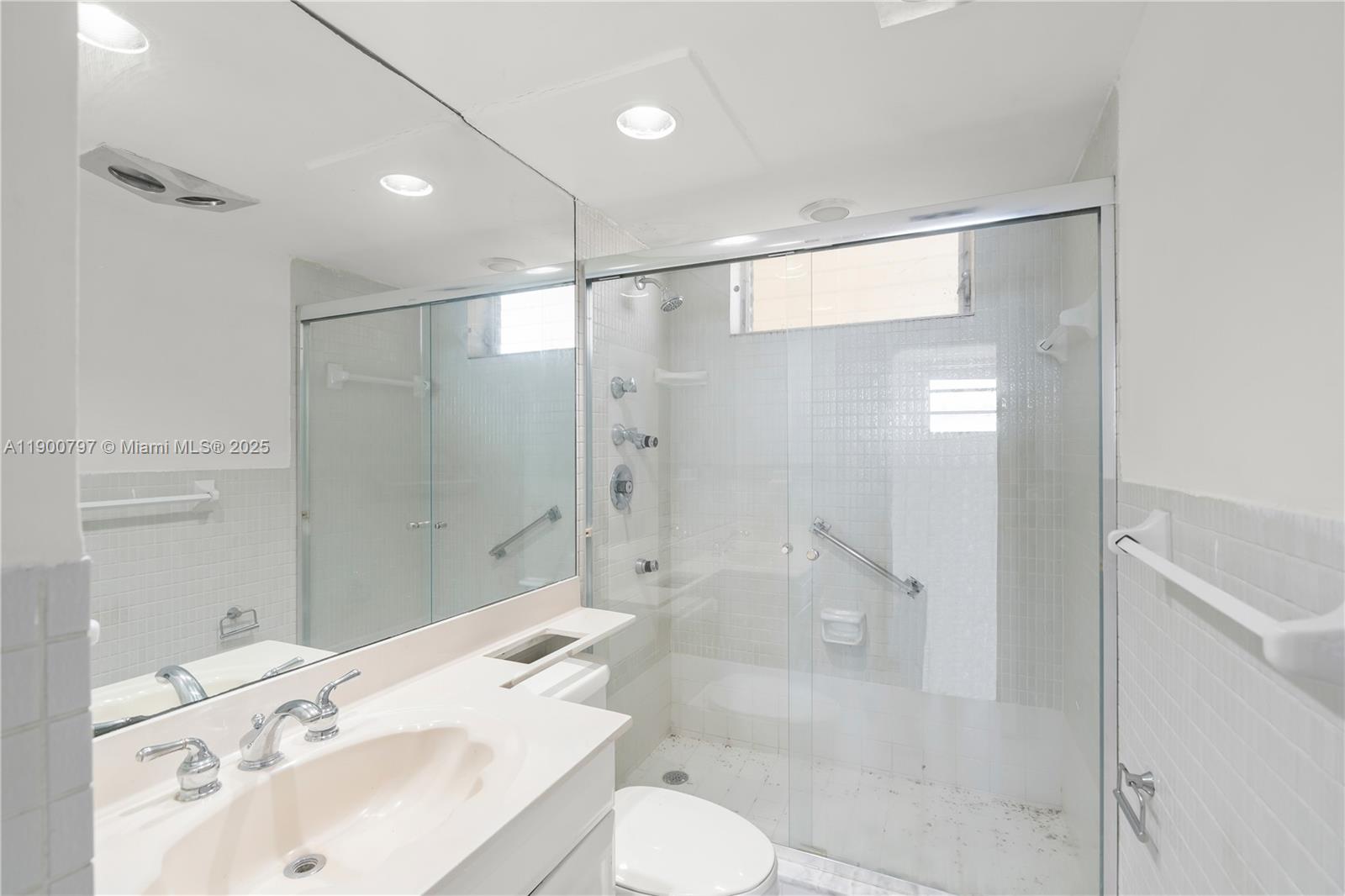 POINT EAST SEC III CONDO - Residential