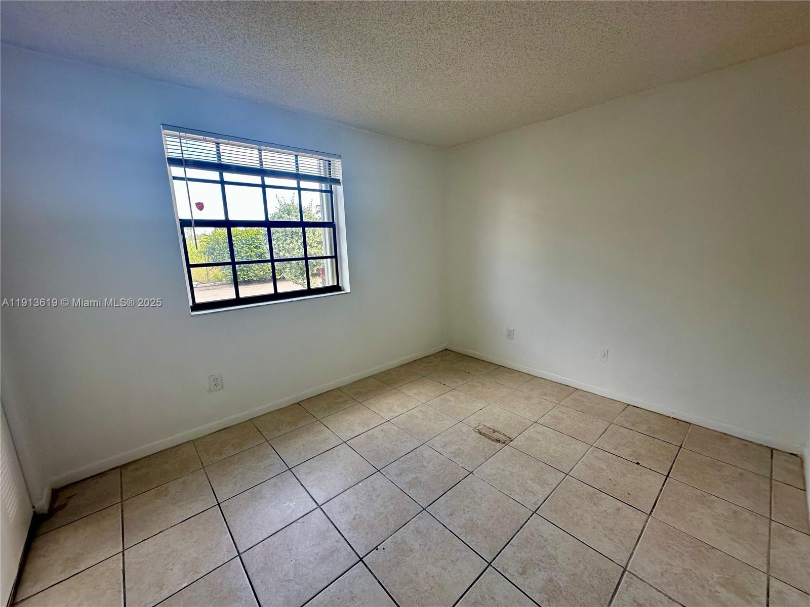 LAKESHORE CONDO 7 - Residential Lease