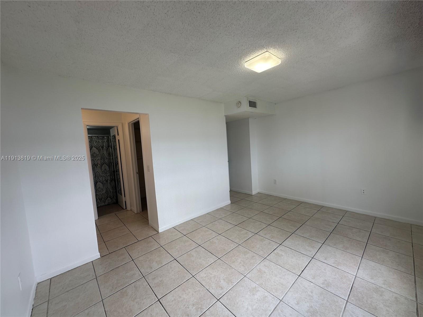 LAKESHORE CONDO 7 - Residential Lease