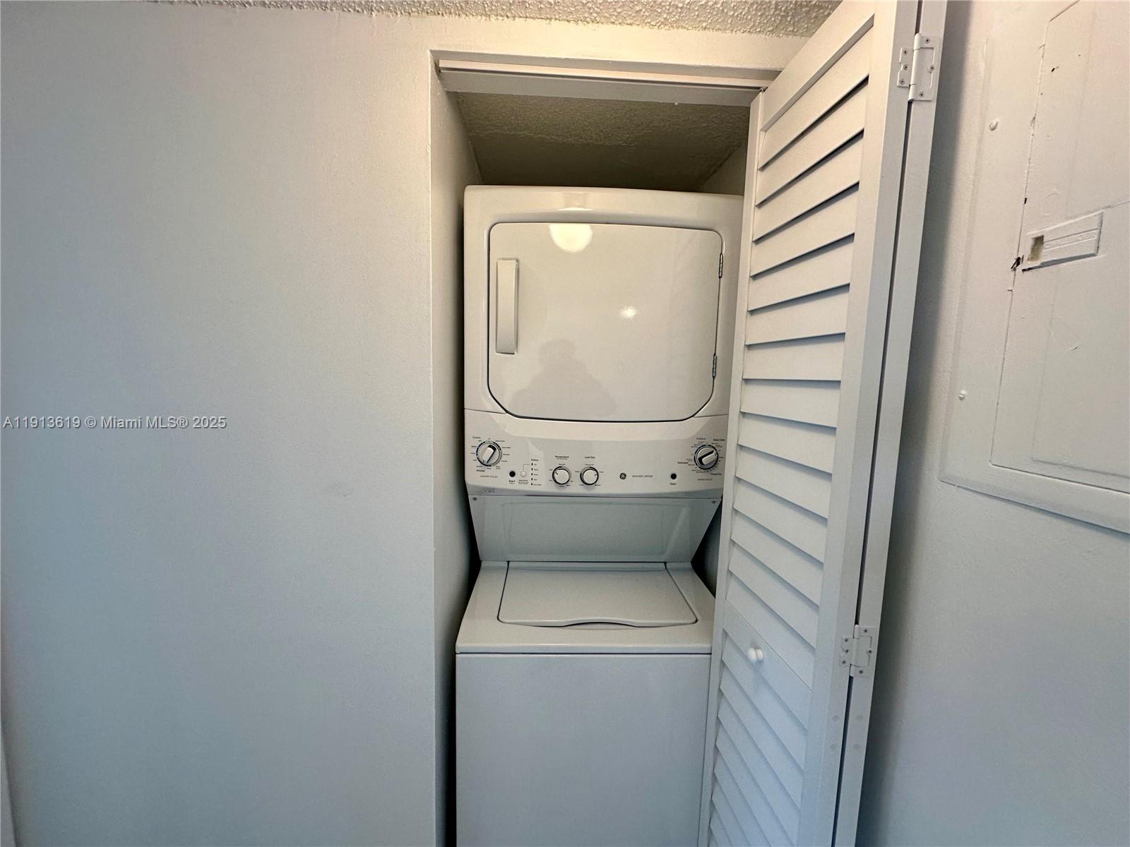 LAKESHORE CONDO 7 - Residential Lease