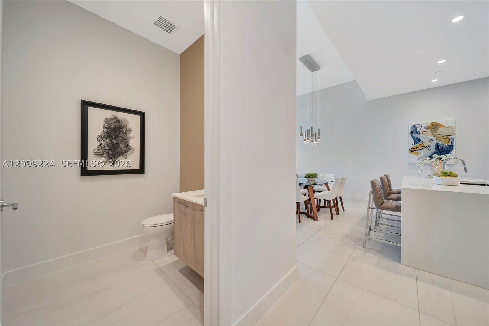 153 N Seabreeze 403