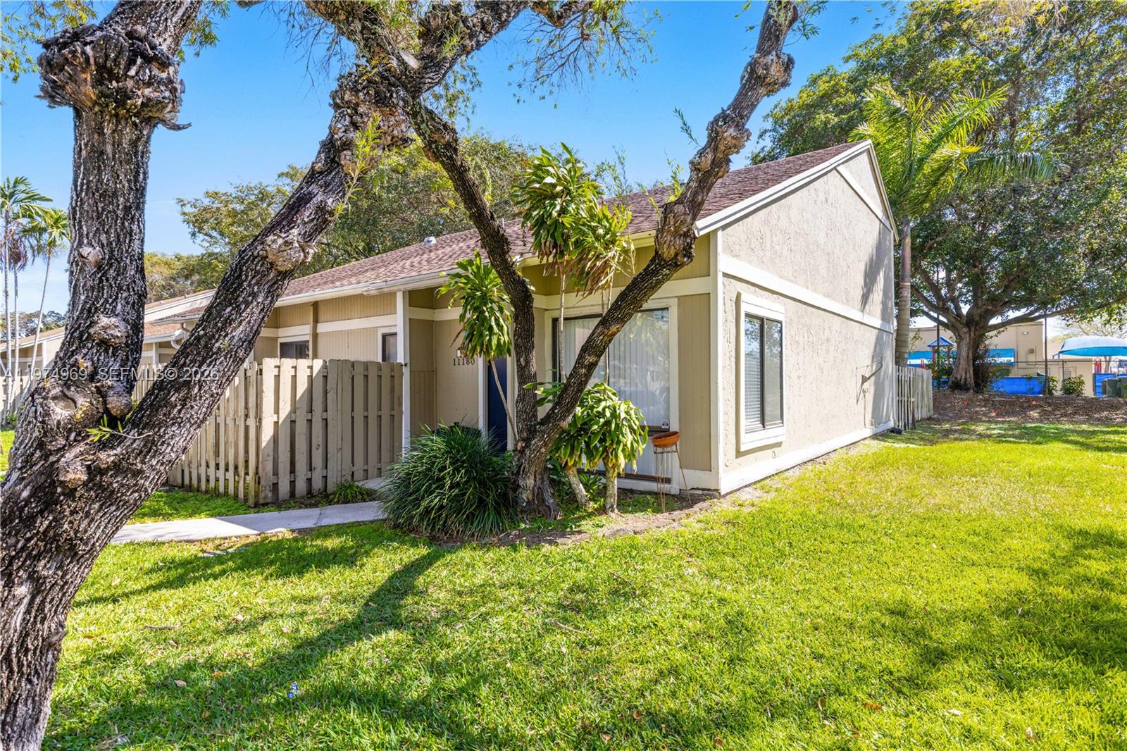 11180 NW 35th St 11180