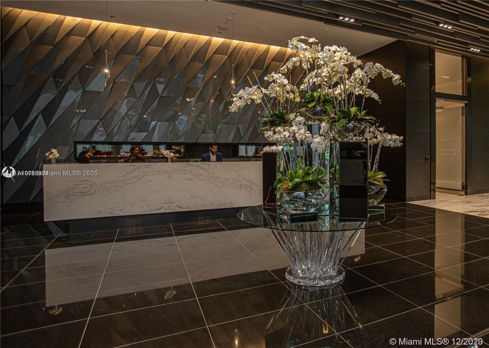 PARAMOUNT MIAMI WORLDCENT - Residential Lease