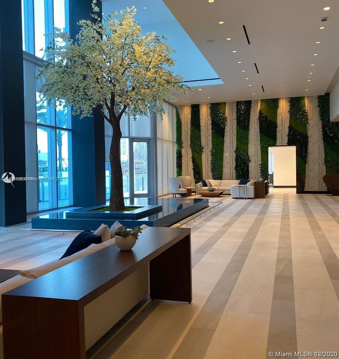 PARAMOUNT MIAMI WORLDCENT - Residential Lease