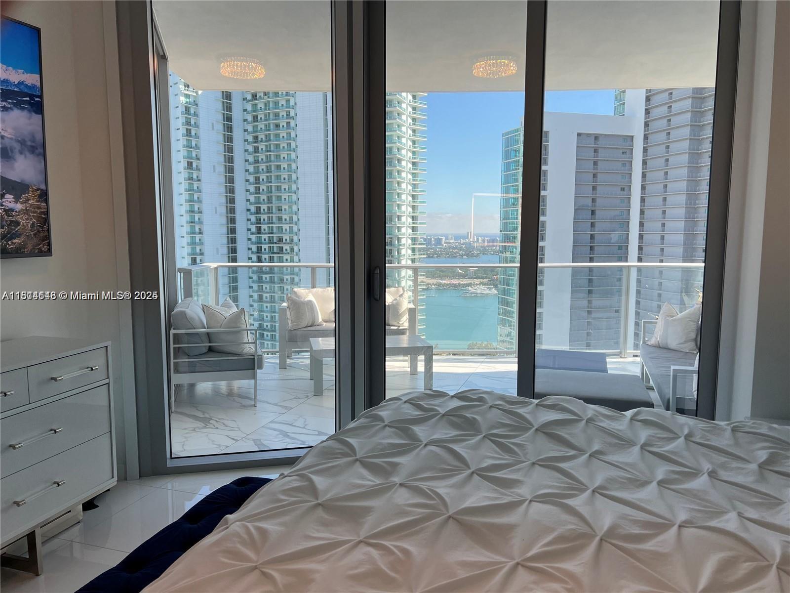 PARAMOUNT MIAMI WORLDCENT - Residential Lease