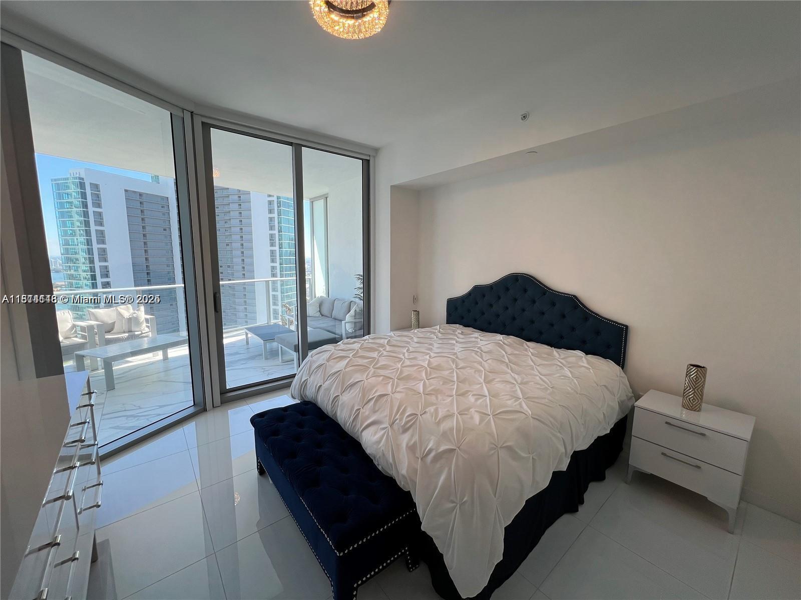 PARAMOUNT MIAMI WORLDCENT - Residential Lease