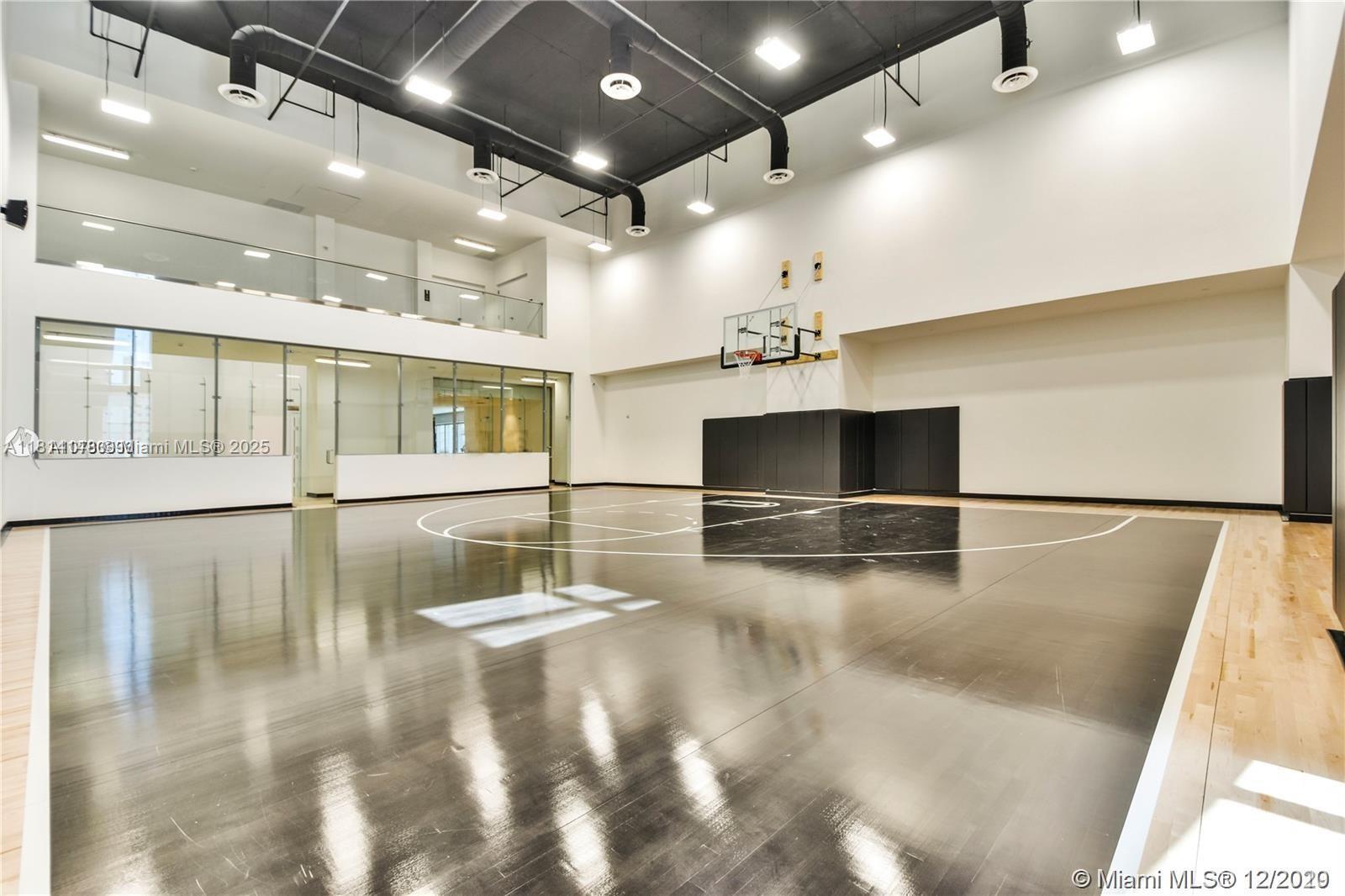 PARAMOUNT MIAMI WORLDCENT - Residential Lease