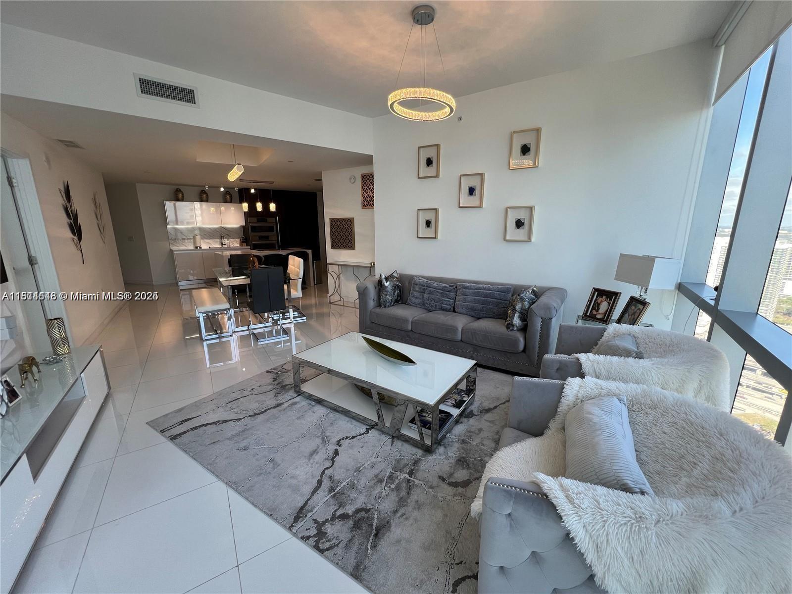 PARAMOUNT MIAMI WORLDCENT - Residential Lease