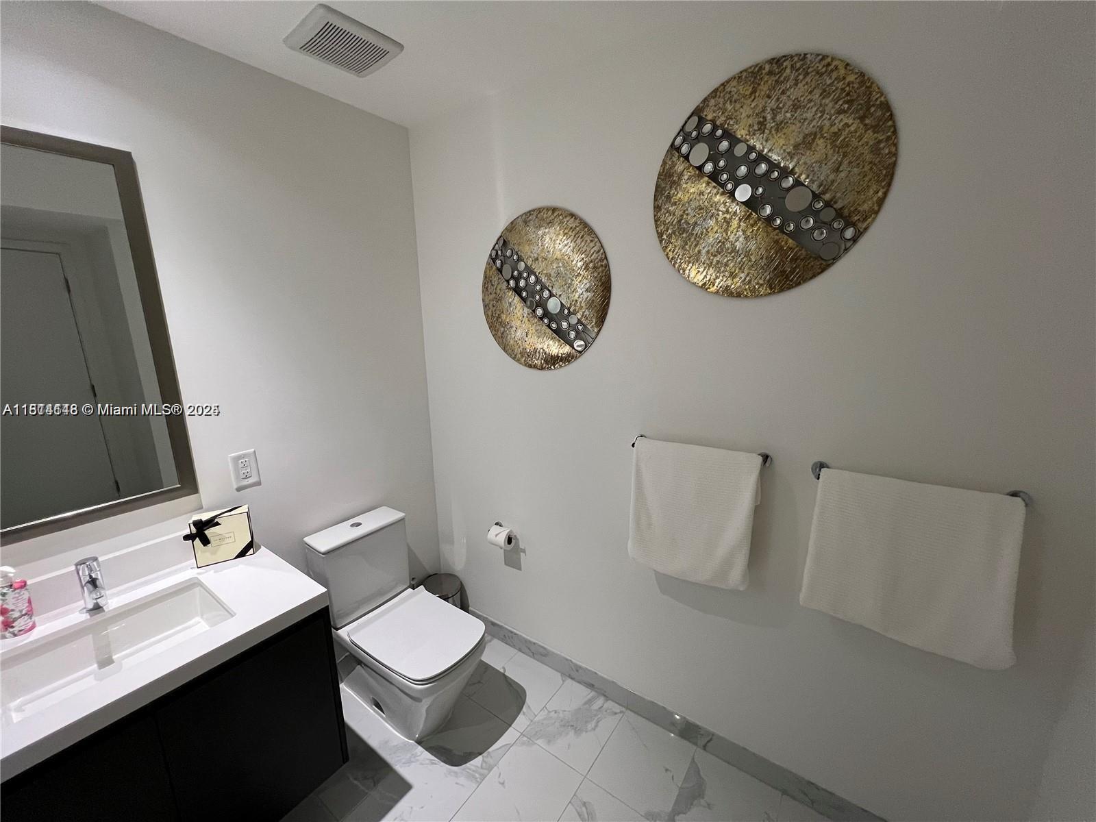 PARAMOUNT MIAMI WORLDCENT - Residential Lease