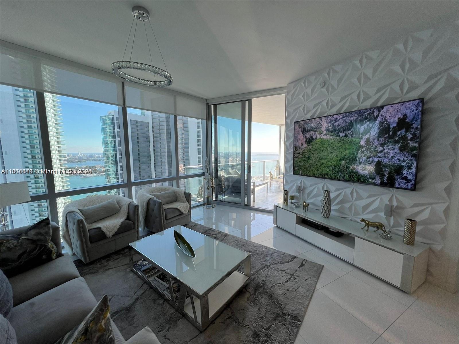 PARAMOUNT MIAMI WORLDCENT - Residential Lease