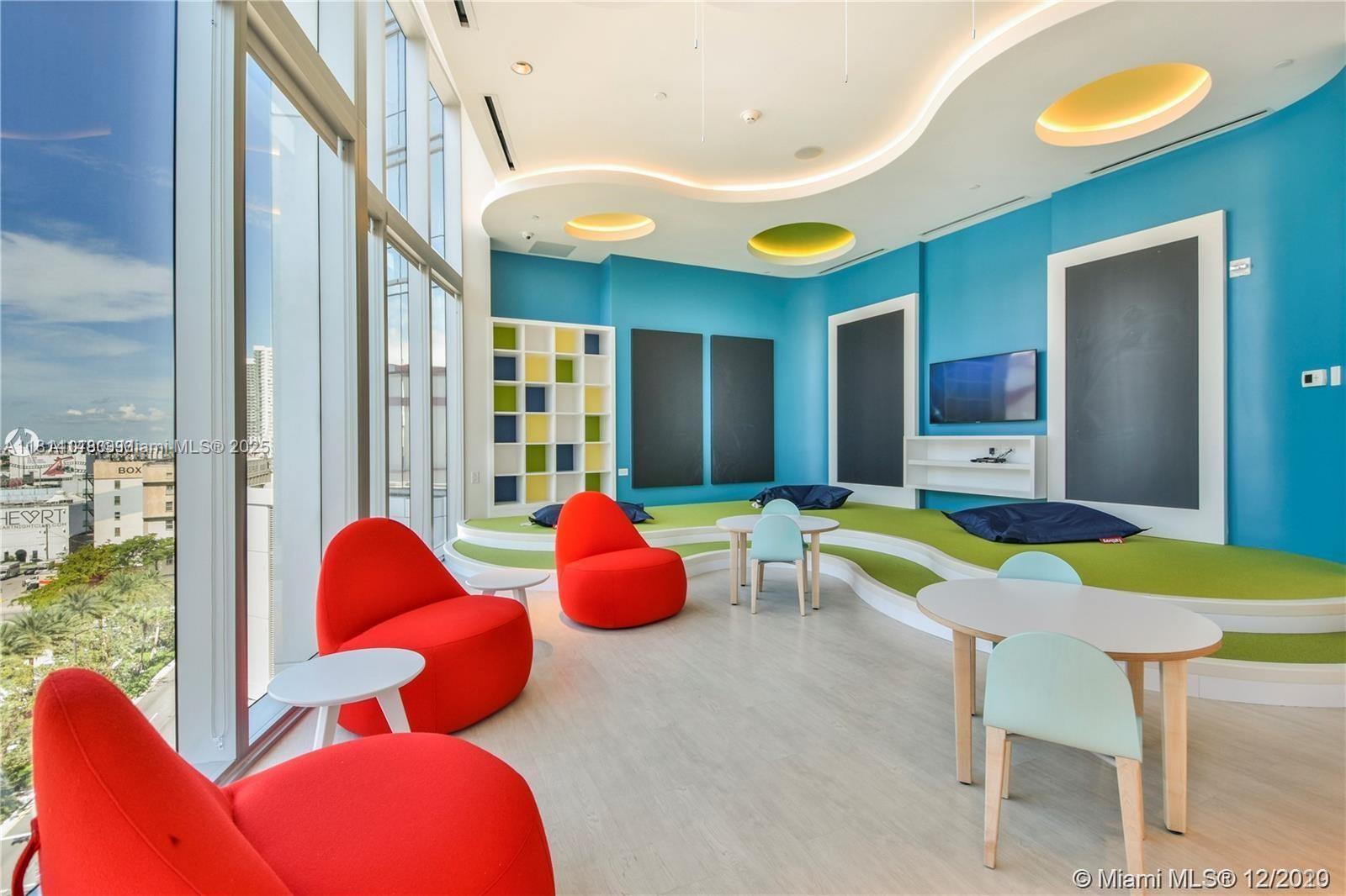 PARAMOUNT MIAMI WORLDCENT - Residential Lease