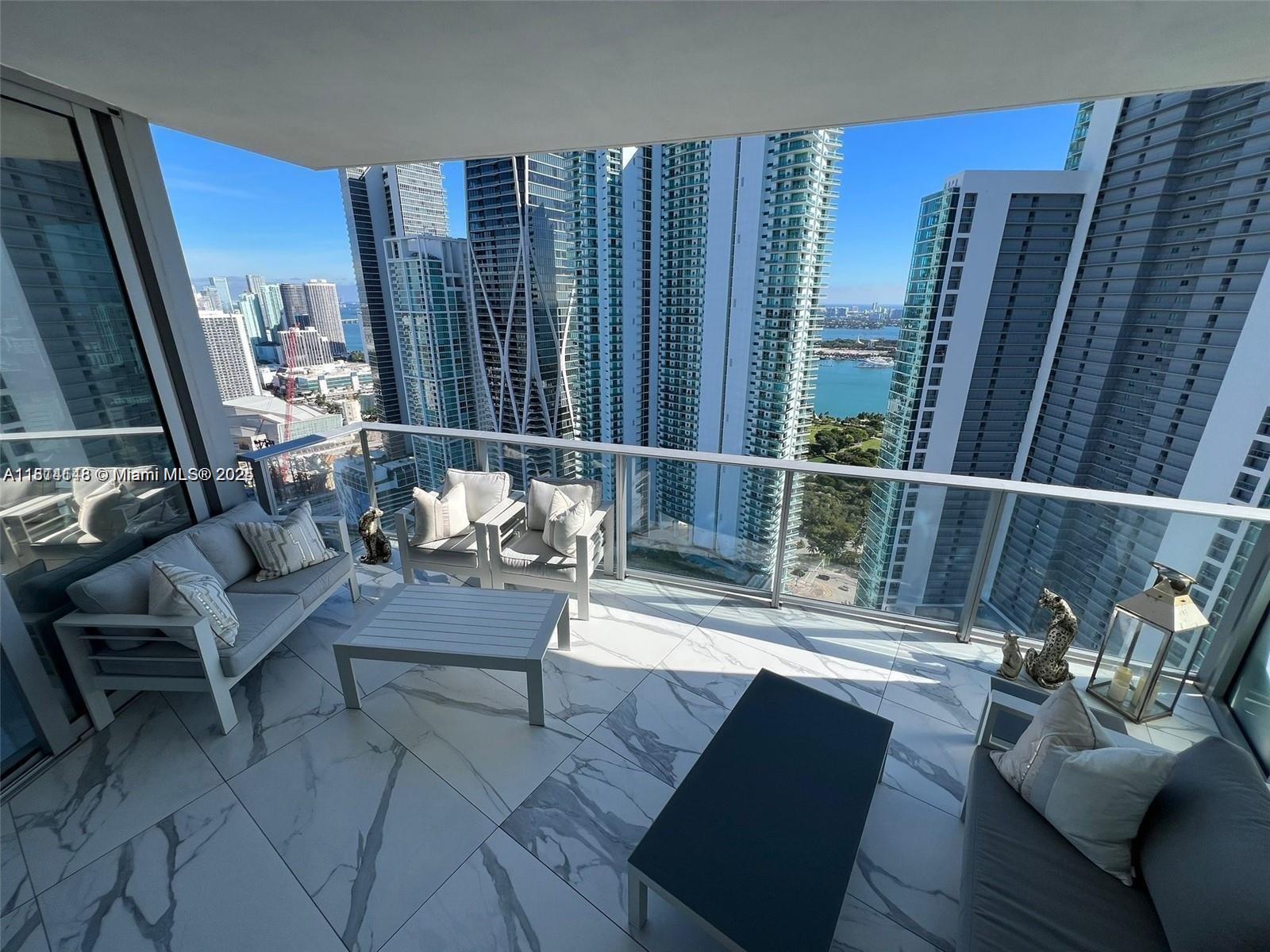 PARAMOUNT MIAMI WORLDCENT - Residential Lease