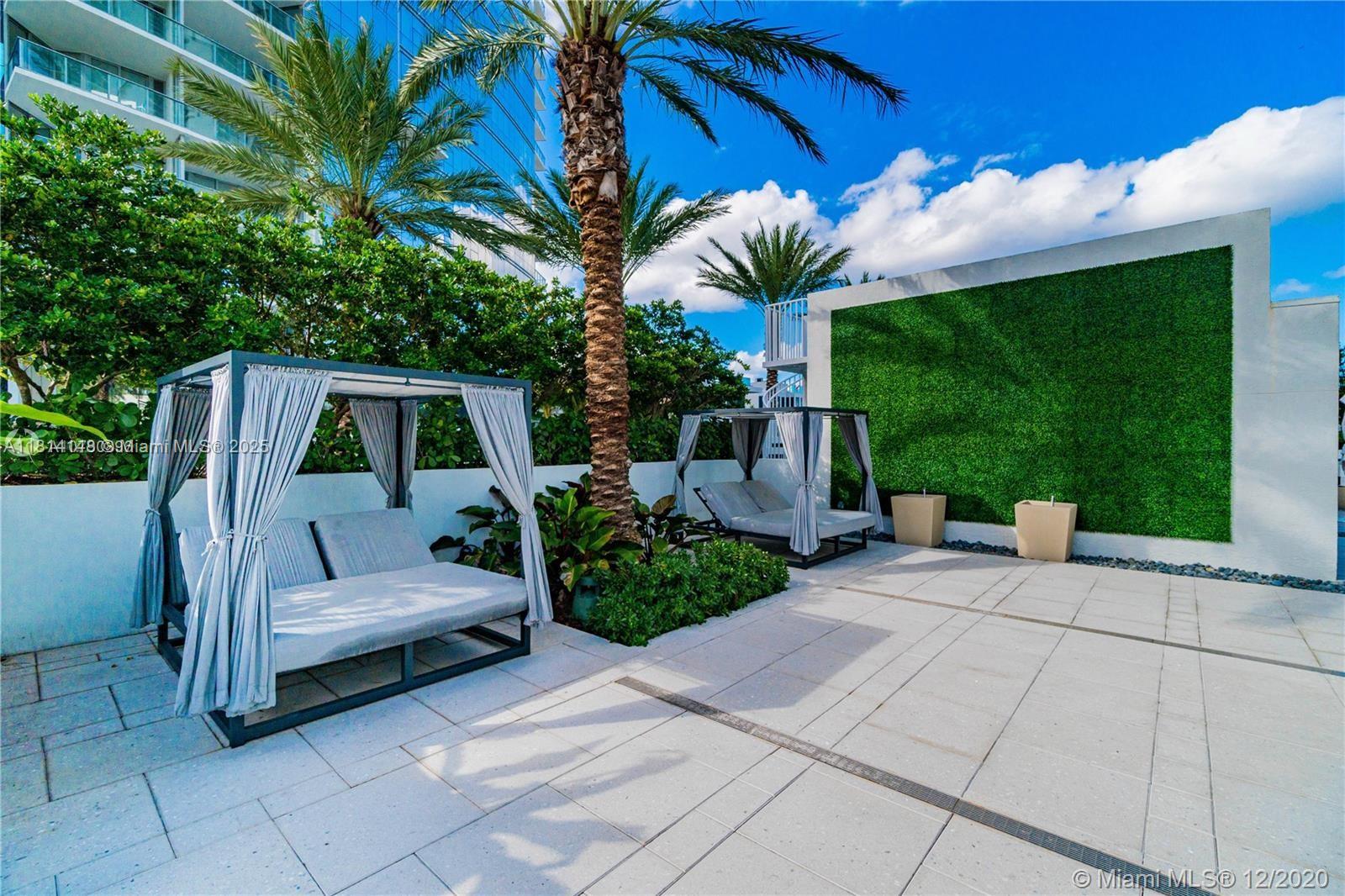 PARAMOUNT MIAMI WORLDCENT - Residential Lease