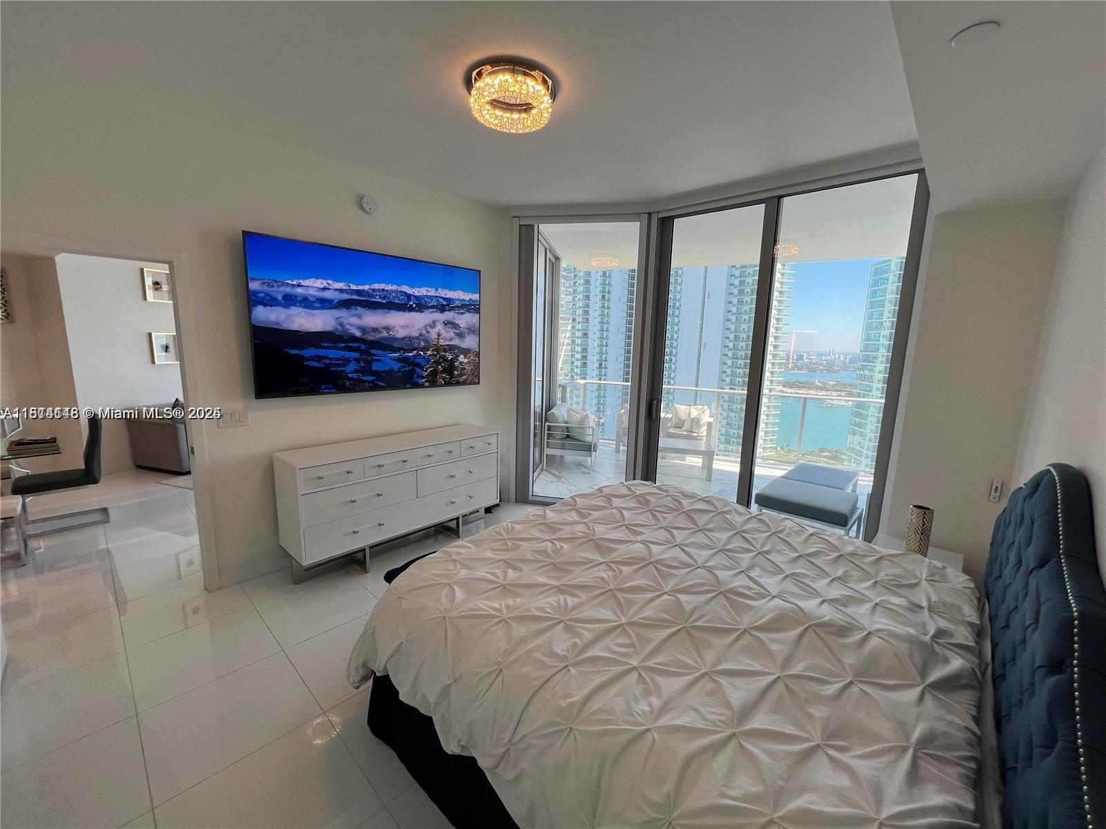 PARAMOUNT MIAMI WORLDCENT - Residential Lease
