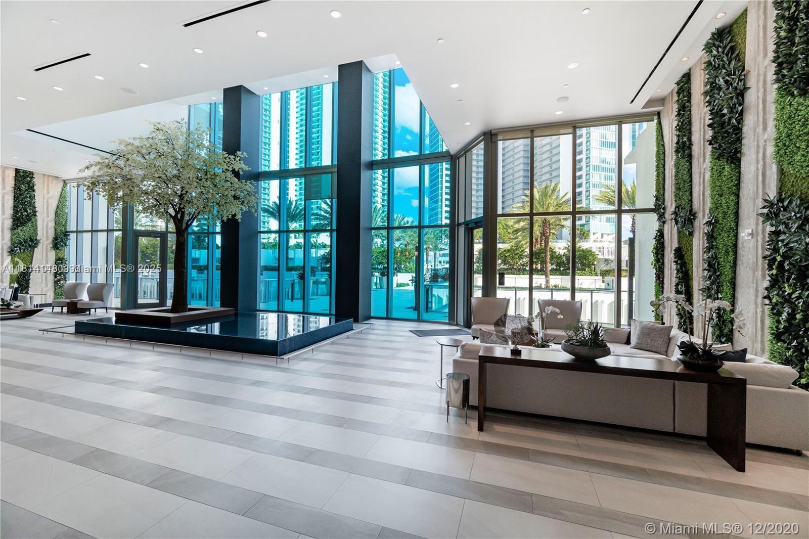 PARAMOUNT MIAMI WORLDCENT - Residential Lease