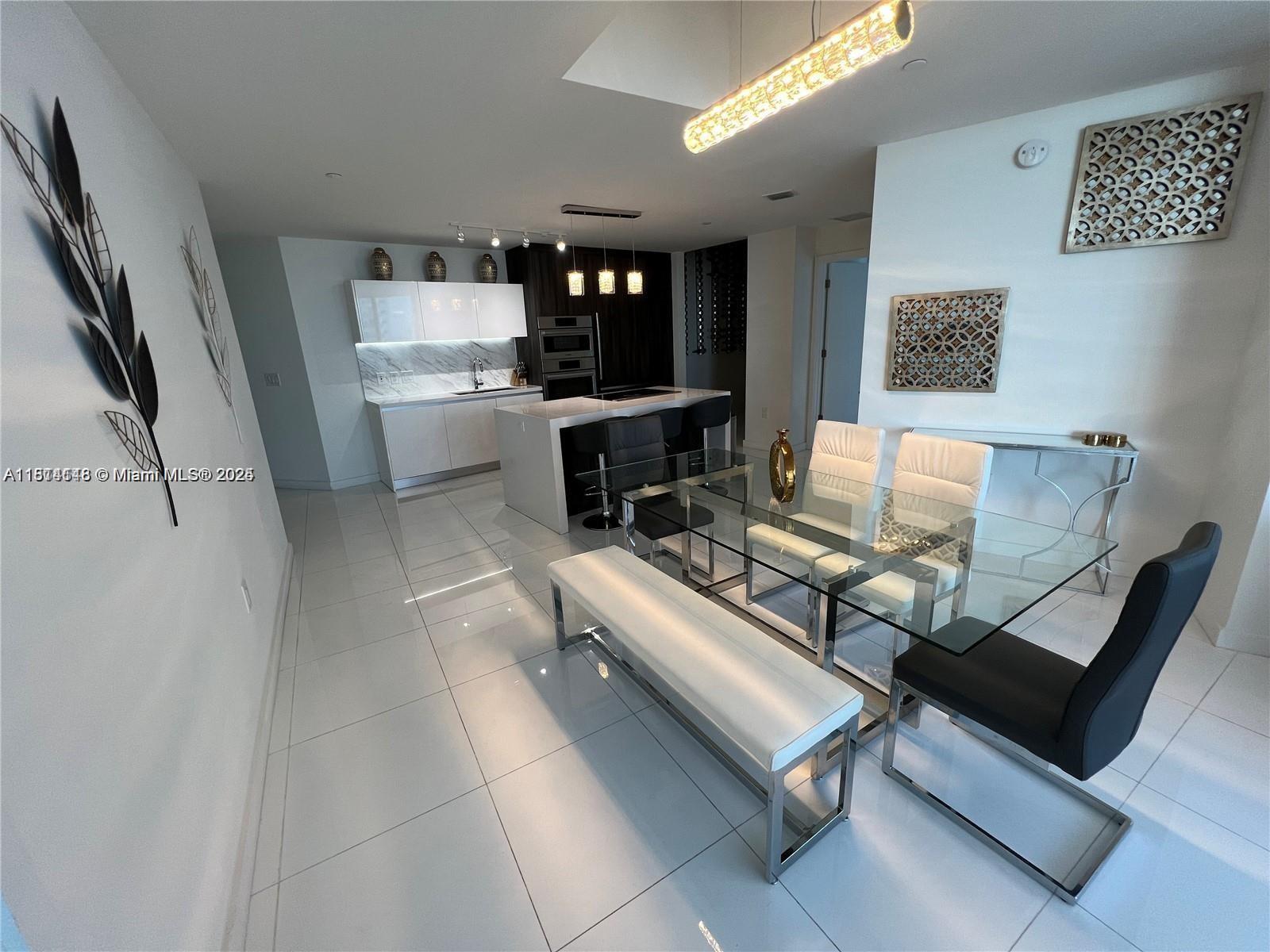 PARAMOUNT MIAMI WORLDCENT - Residential Lease