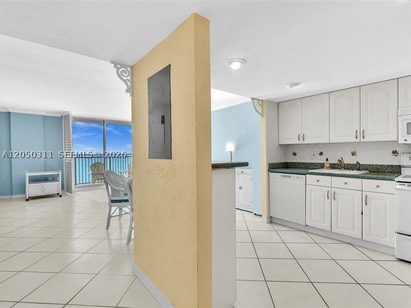 9273 Collins Ave 1010