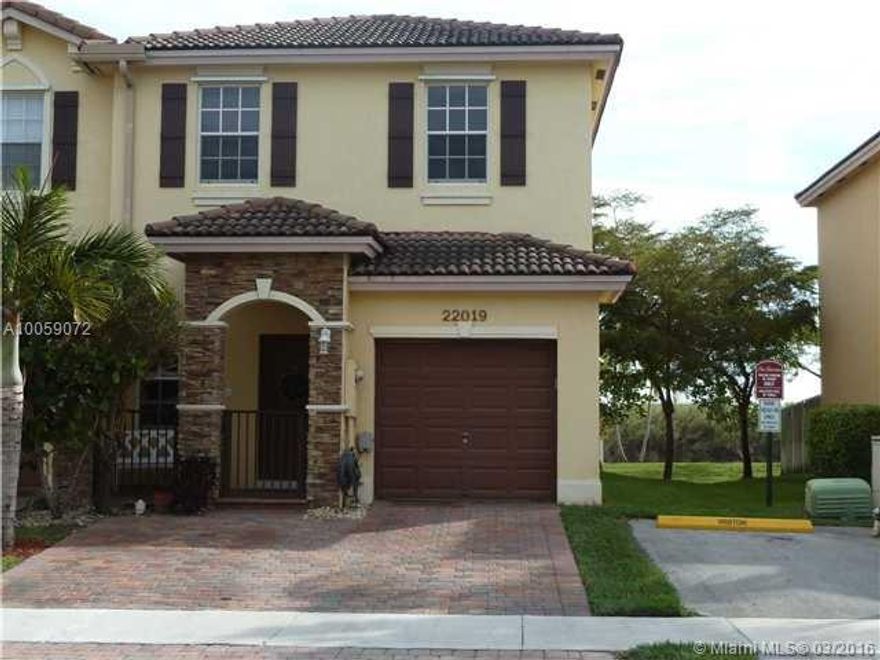 Beautiful,lake from,corner unit at Lakes by the Bay.This is a great,full amenities community in Cutler Bay wih a spacious layout & quaint patio overlooking lake.