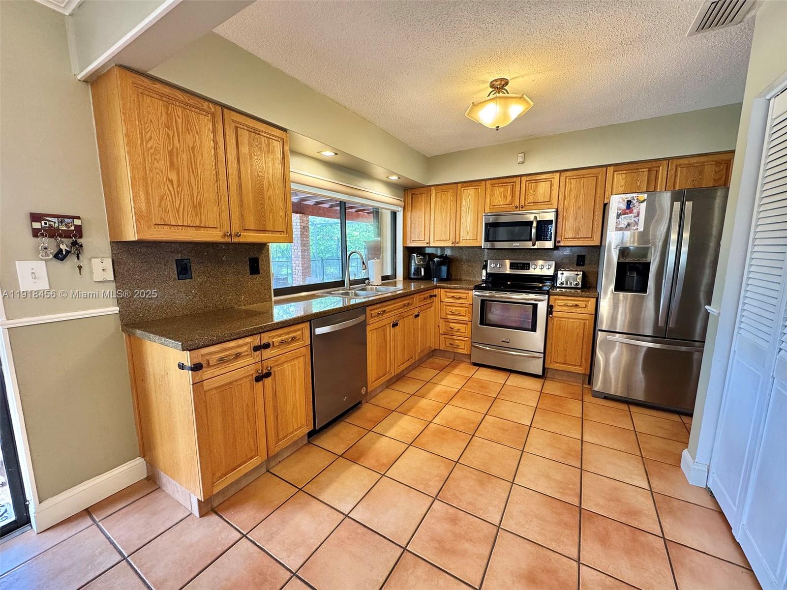 CORAL REEF ESTS 6TH ADDN - Residential