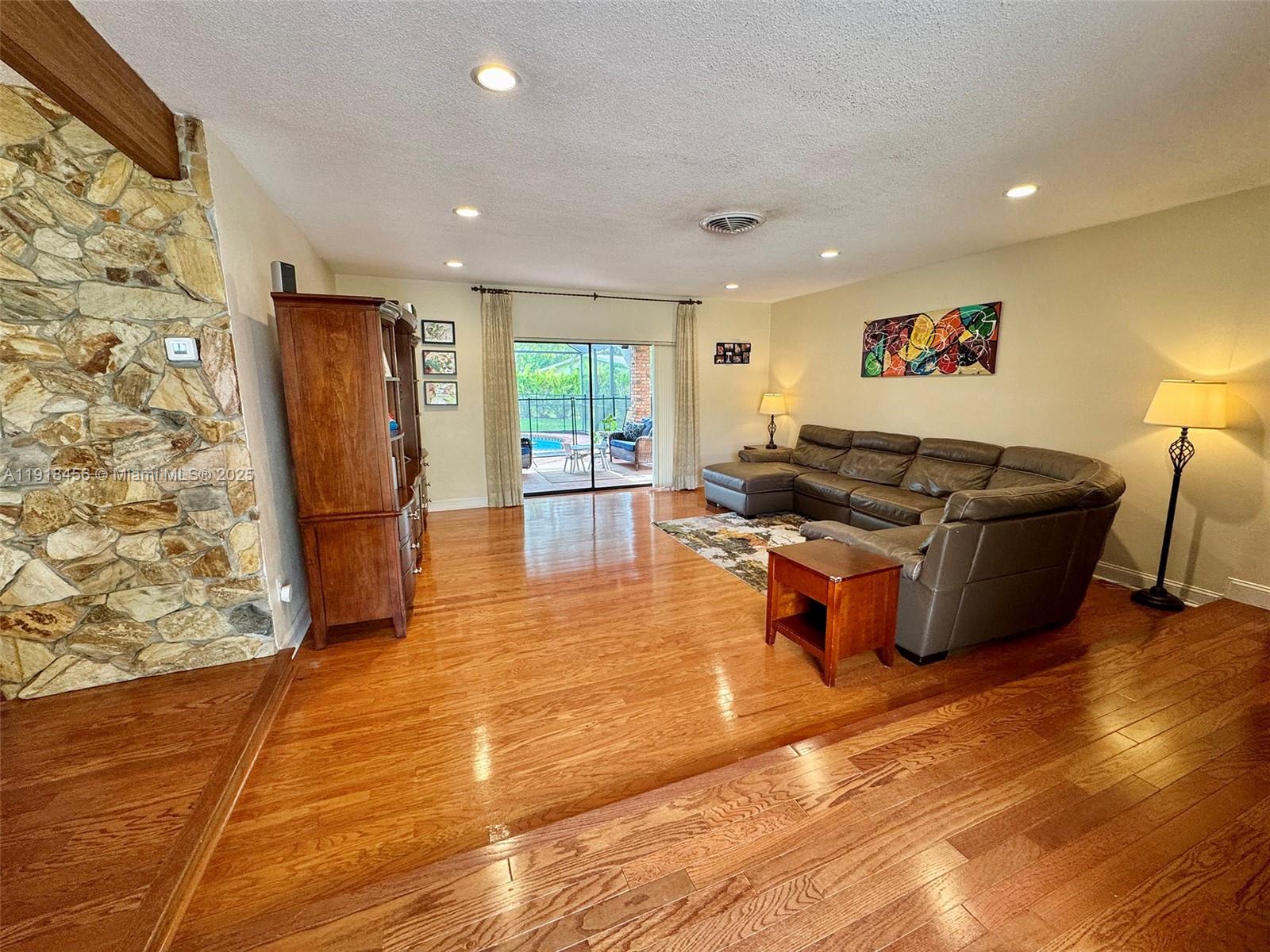 CORAL REEF ESTS 6TH ADDN - Residential