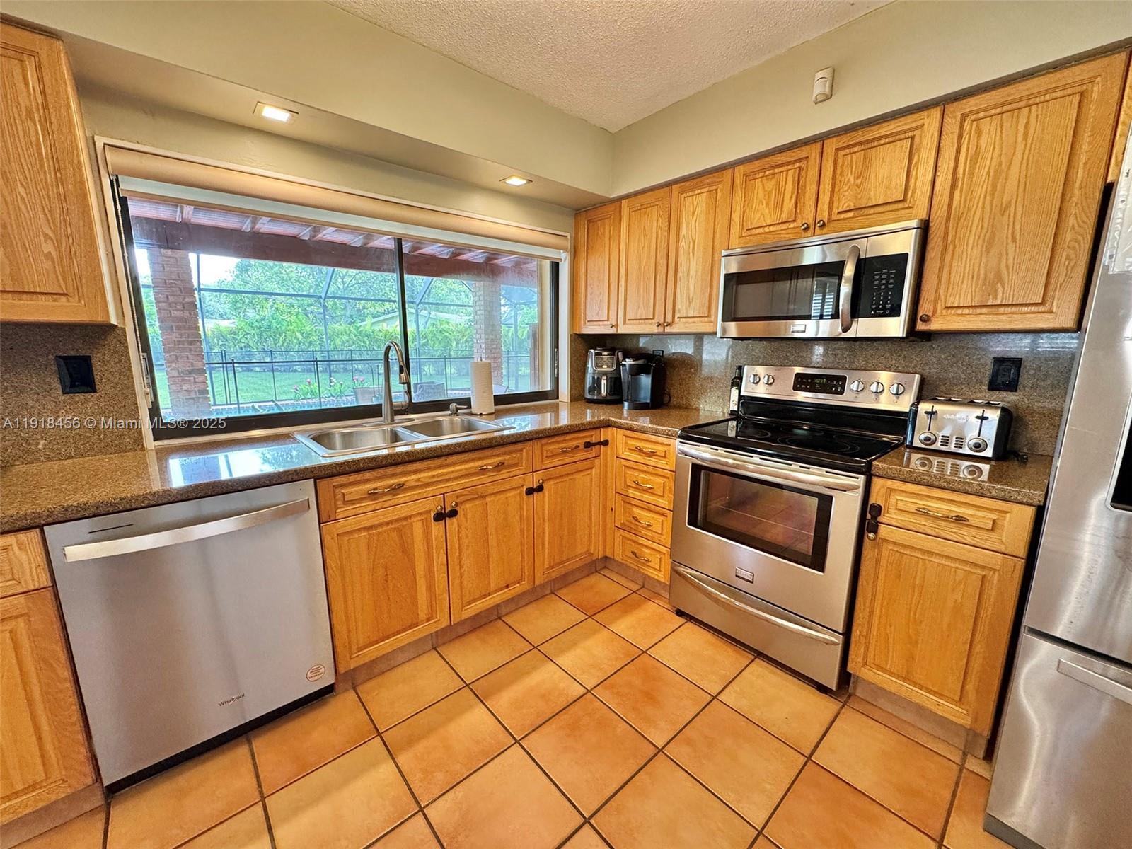 CORAL REEF ESTS 6TH ADDN - Residential