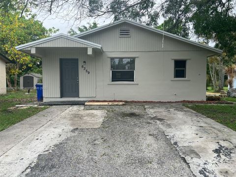 Photo of 6359 SW 1st St, Margate, FL 33068 (MLS # A11893914)