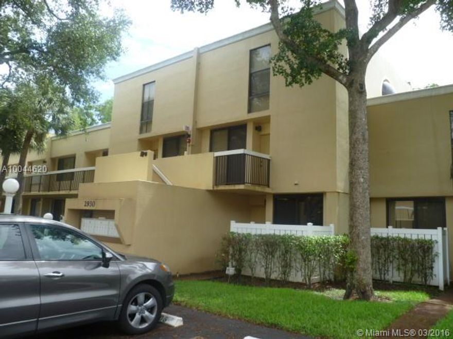 it's hard to beat the location of this Davie townhome, minutes to schools, shopping, I595, etc...
nice floor plan with 2 master suites, 2 oversized screened balconies with water views. spacious great room, breakfast nook, laundry room in unit w/full size washer/dryer. pets allowed w/restrictions, rentals allowed. subject to lease (due to expire on July 31, 2016) or long close required. photos taken prior to tenant move-in.