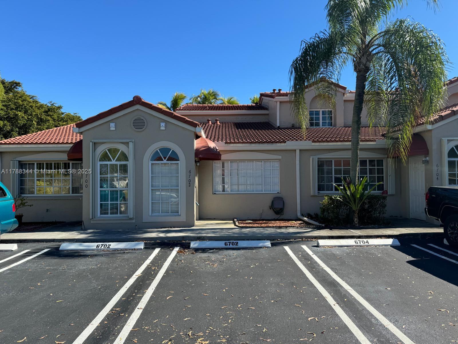 6702 Nw 166th Ter 202, Miami Lakes, Miami-Dade County, Florida - 2 Bedrooms  
2 Bathrooms - 