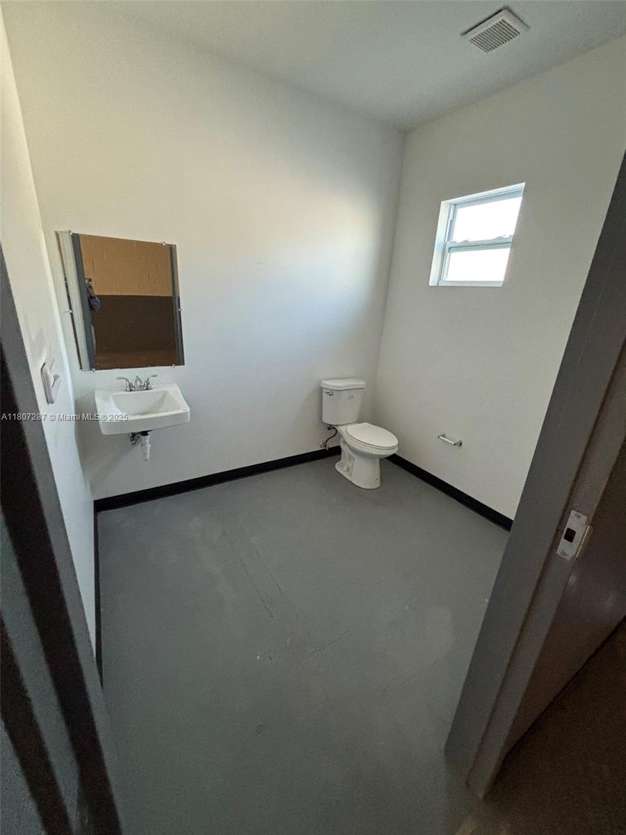 240 Andrews Ave 240-04