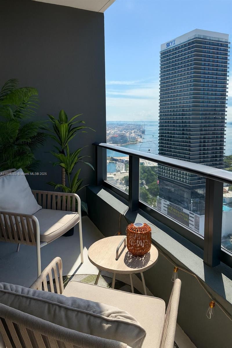 NATIIVO GALE - Residential