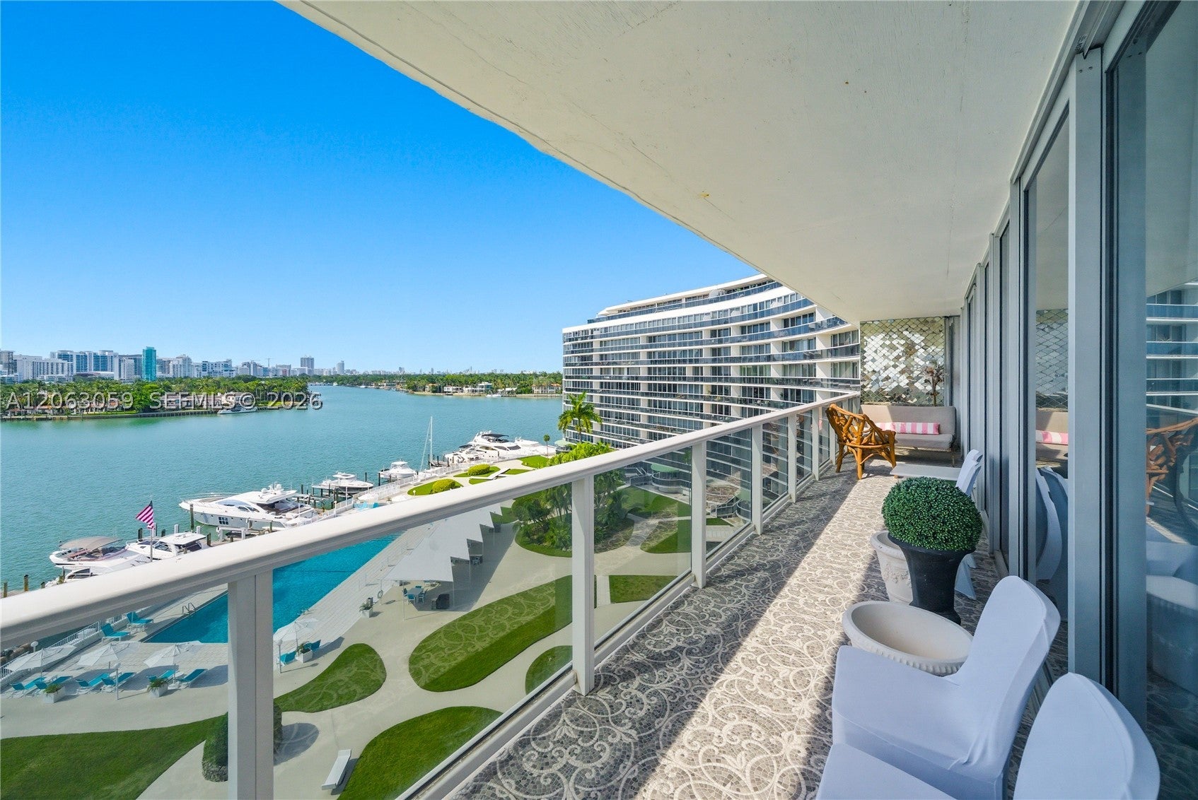 900 Bay Dr 702/704