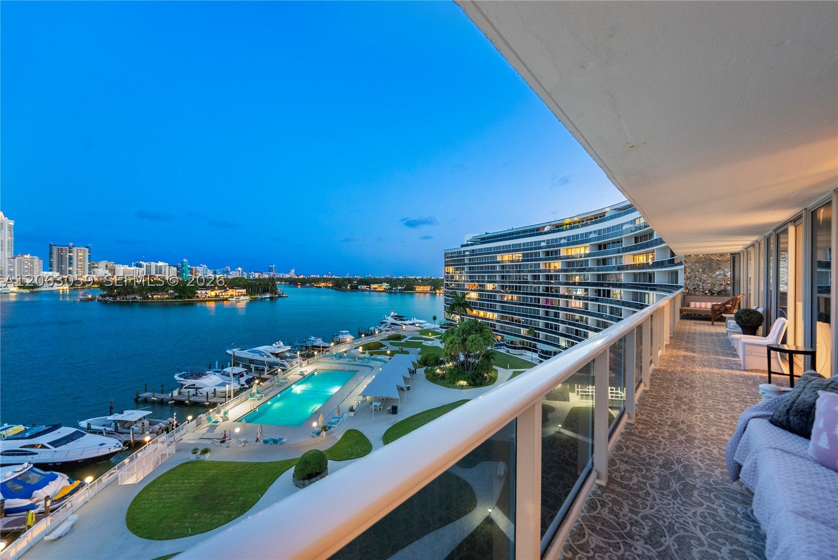 900 Bay Dr 702/704